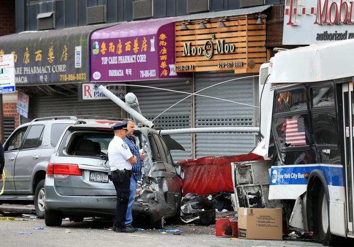 美国接连现13具尸体,美国传来坏消息!至少23人死亡